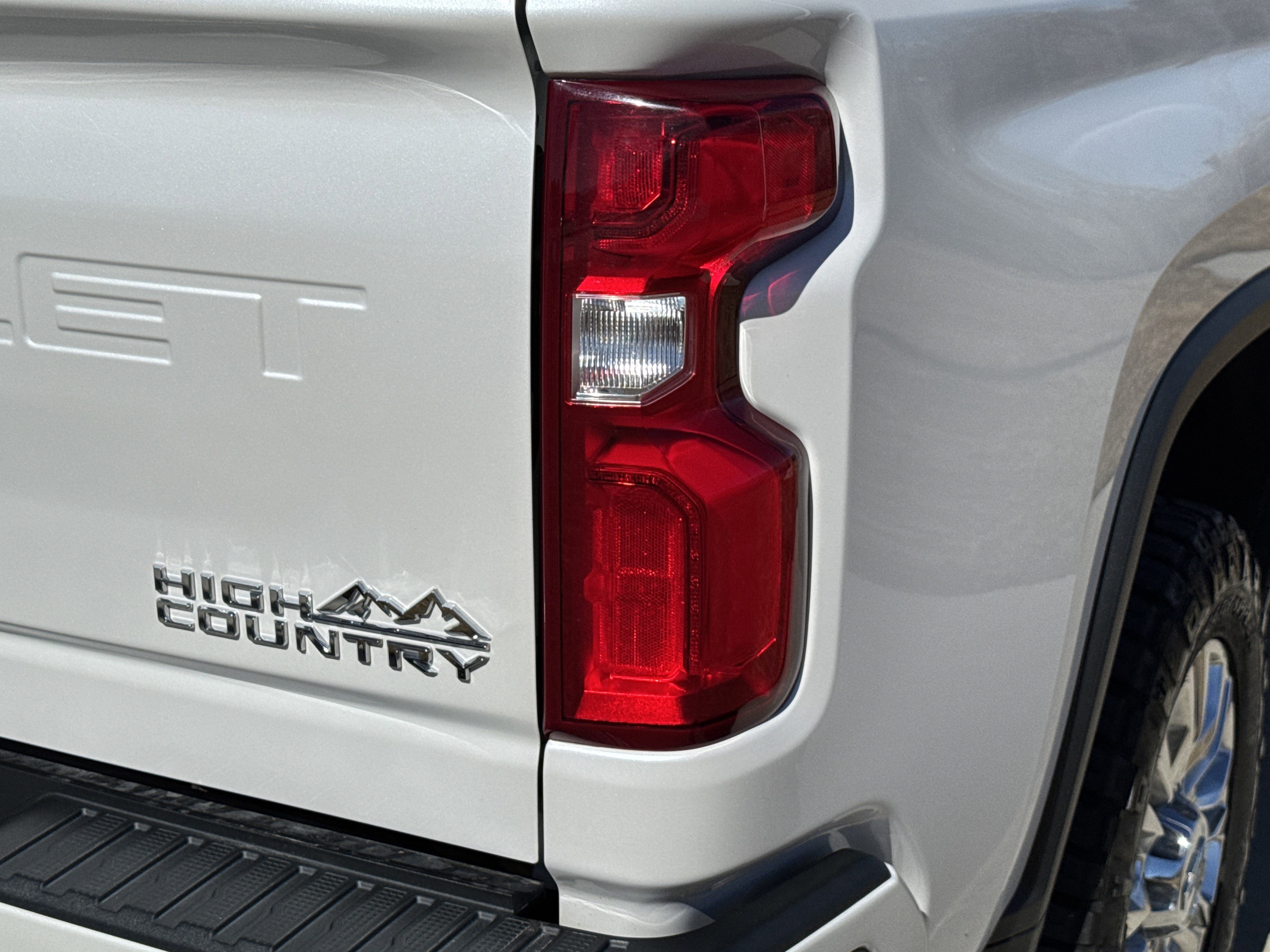 Used 2020 Chevrolet Silverado 3500 High Country w/ Z71 Off-Road Package image 11