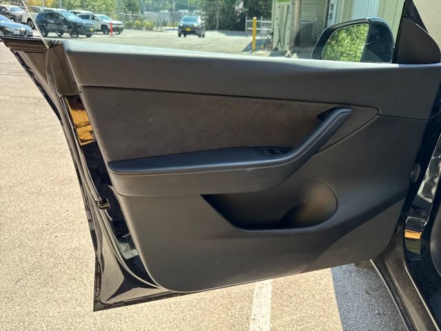 Used 2022 Tesla Model Y Long Range AWD/4WD image 14