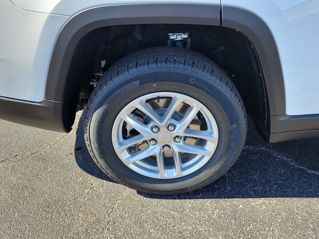 New 2025 Jeep Grand Cherokee L Laredo image 7