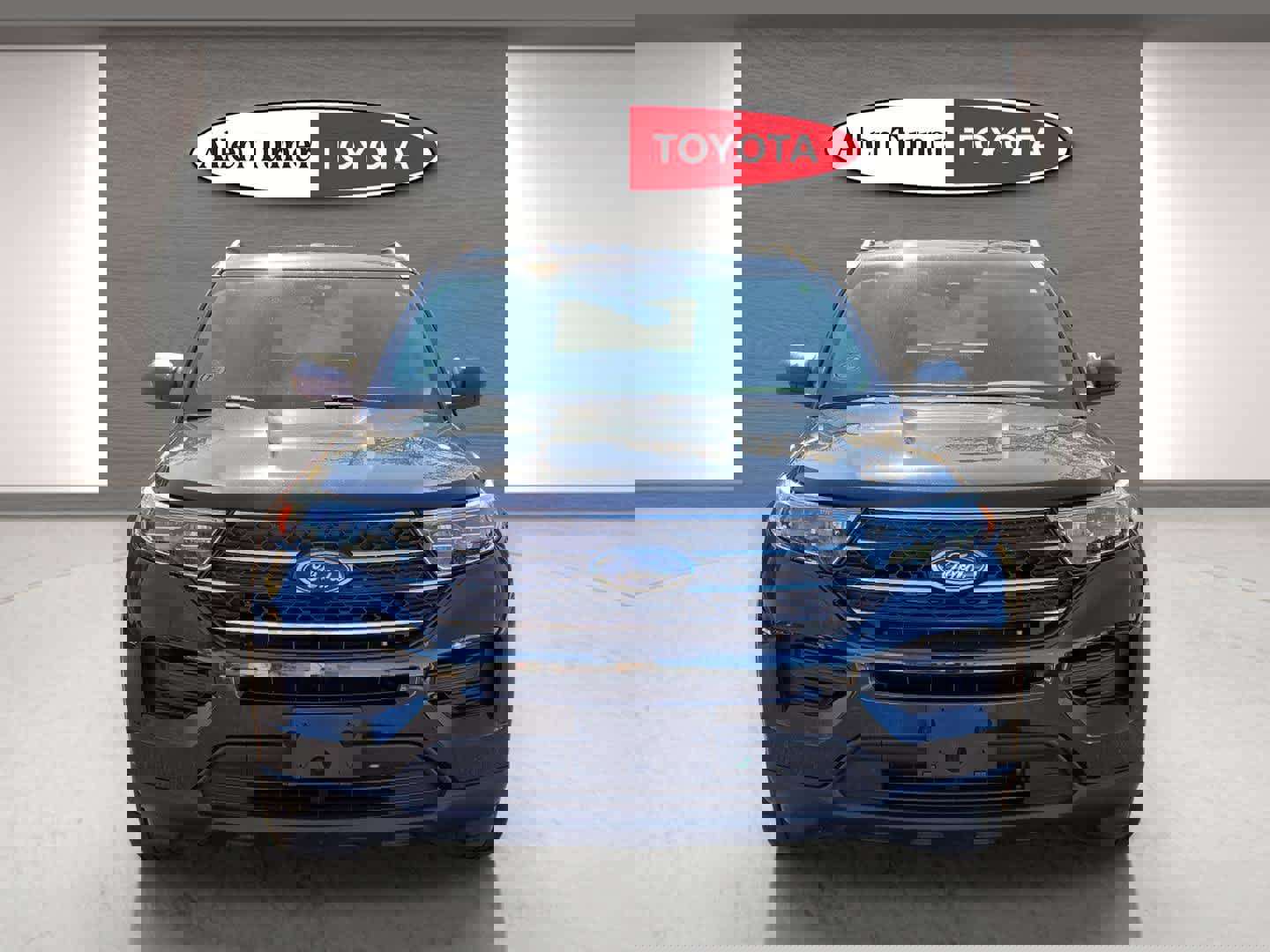 Used 2024 Ford Explorer XLT image 4