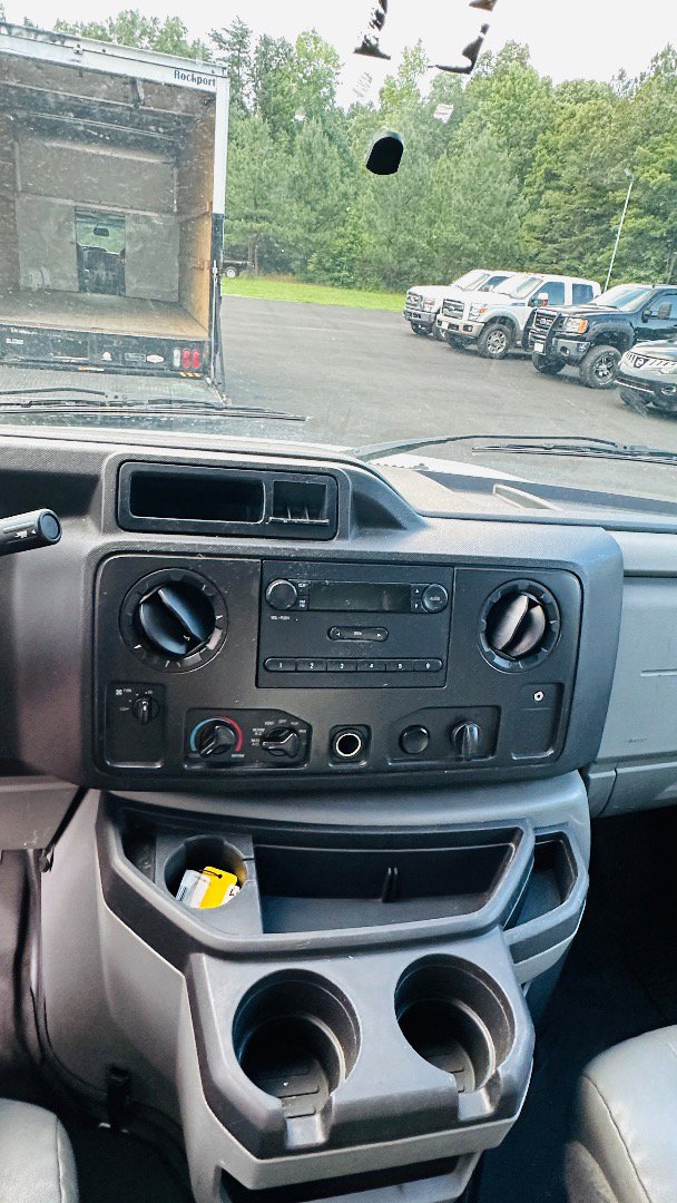 Used 2018 Ford E-350 and Econoline 350 Super Duty image 9