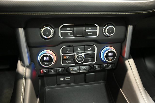 Used 2022 GMC Yukon SLT w/ SLT Premium Package image 18