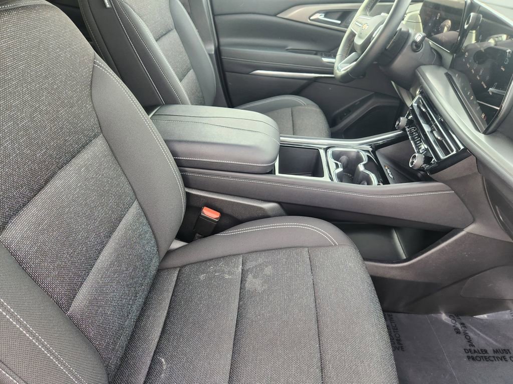 Used 2025 Chevrolet Traverse LT image 14