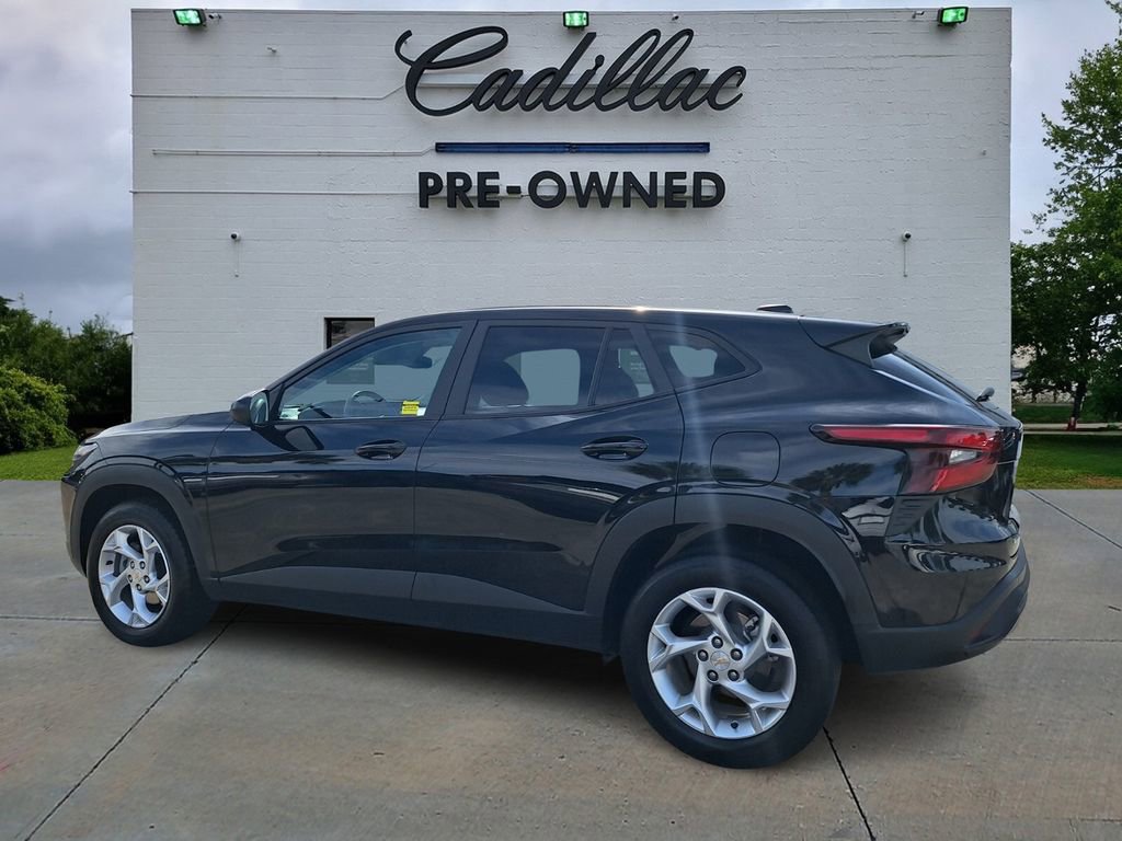 Used 2024 Chevrolet Trax LS w/ LS Convenience Package image 5