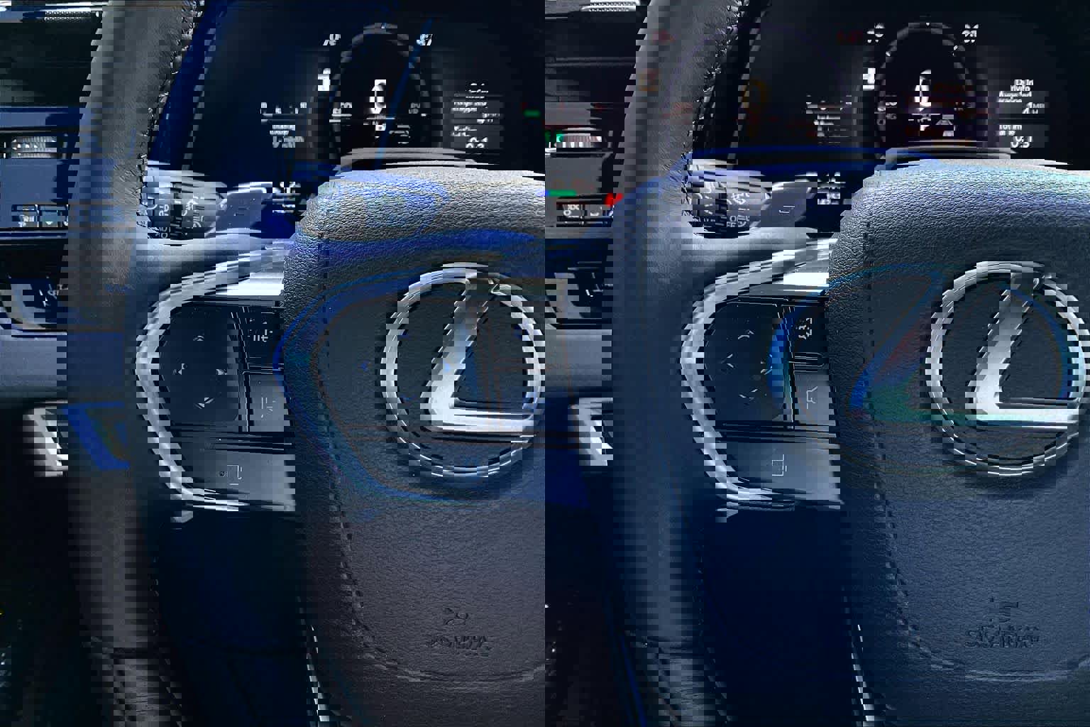 Used 2025 Lexus RX 450h Luxury w/ Convenience Package image 23