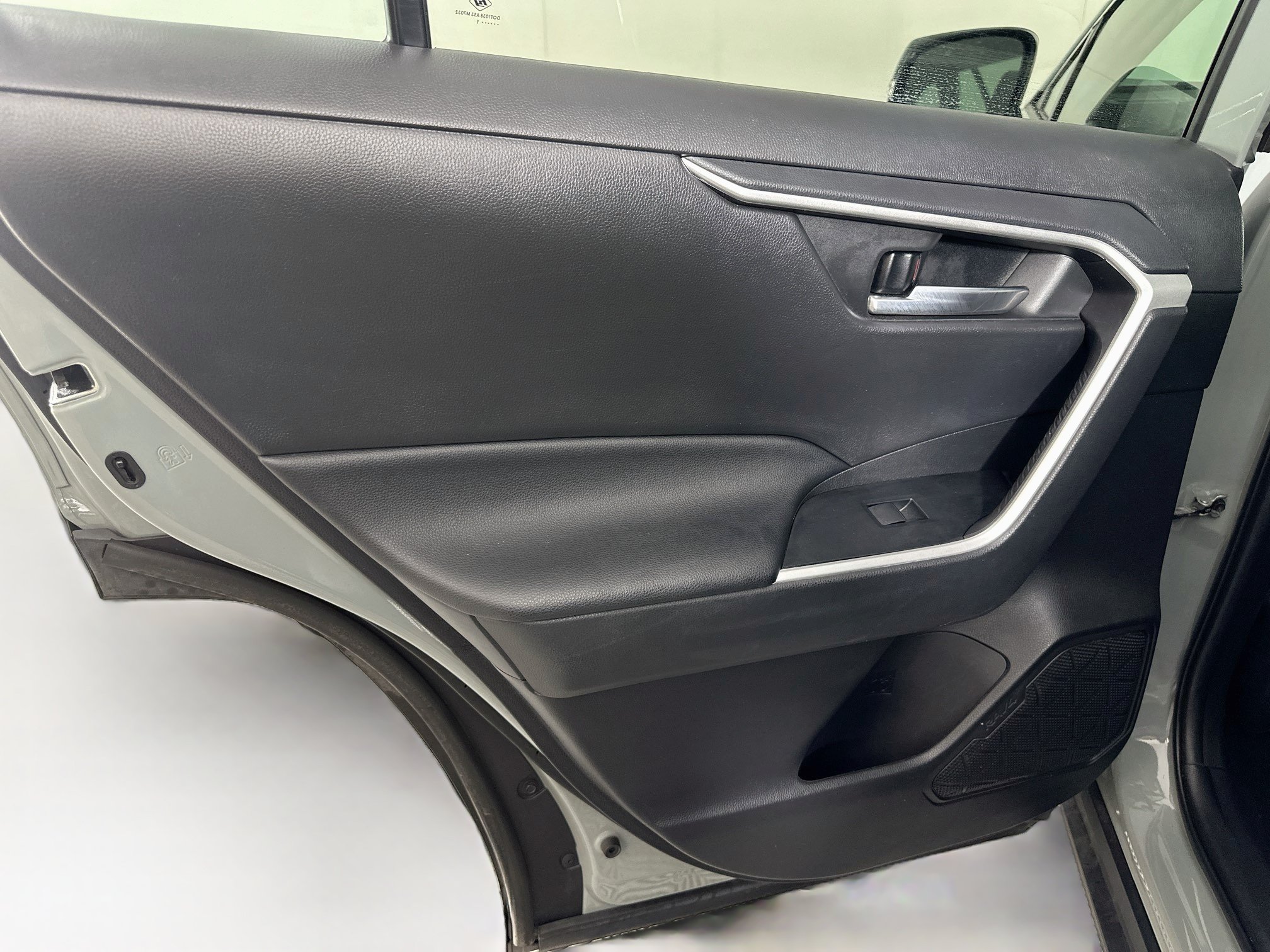 Used 2021 Toyota RAV4 XLE AWD/4WD image 25