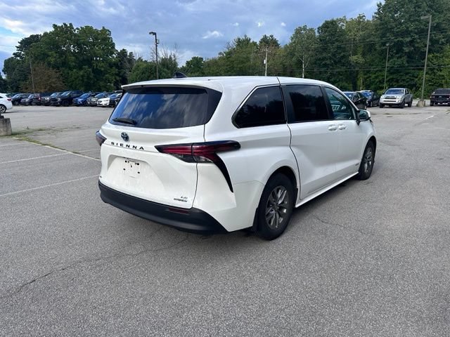 Used 2021 Toyota Sienna LE AWD/4WD image 3