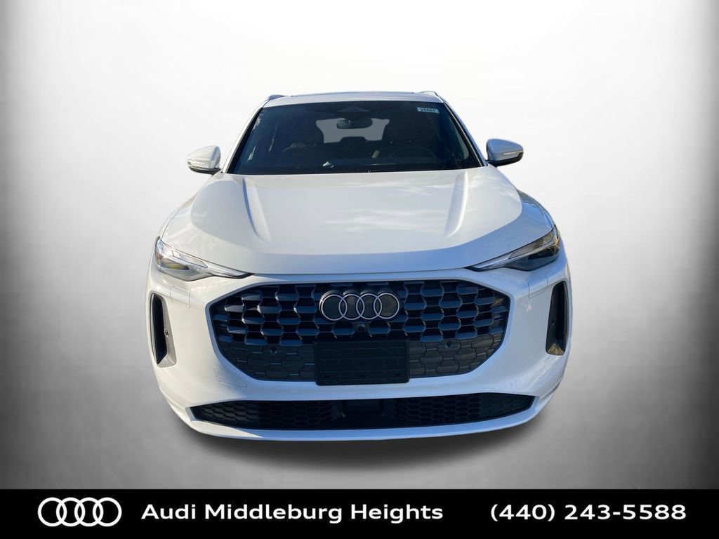 Used 2025 Audi Q5 Premium w/ Convenience Package image 2