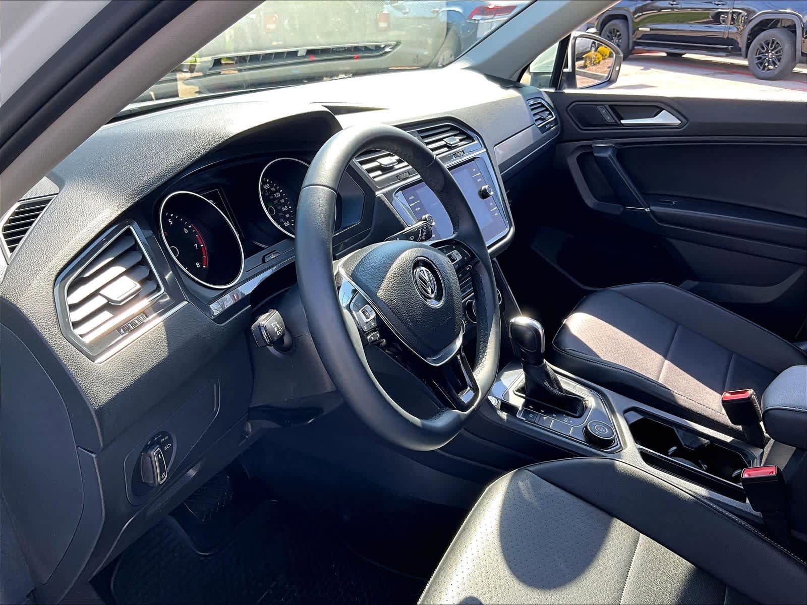 Used 2020 Volkswagen Tiguan SE AWD/4WD image 8