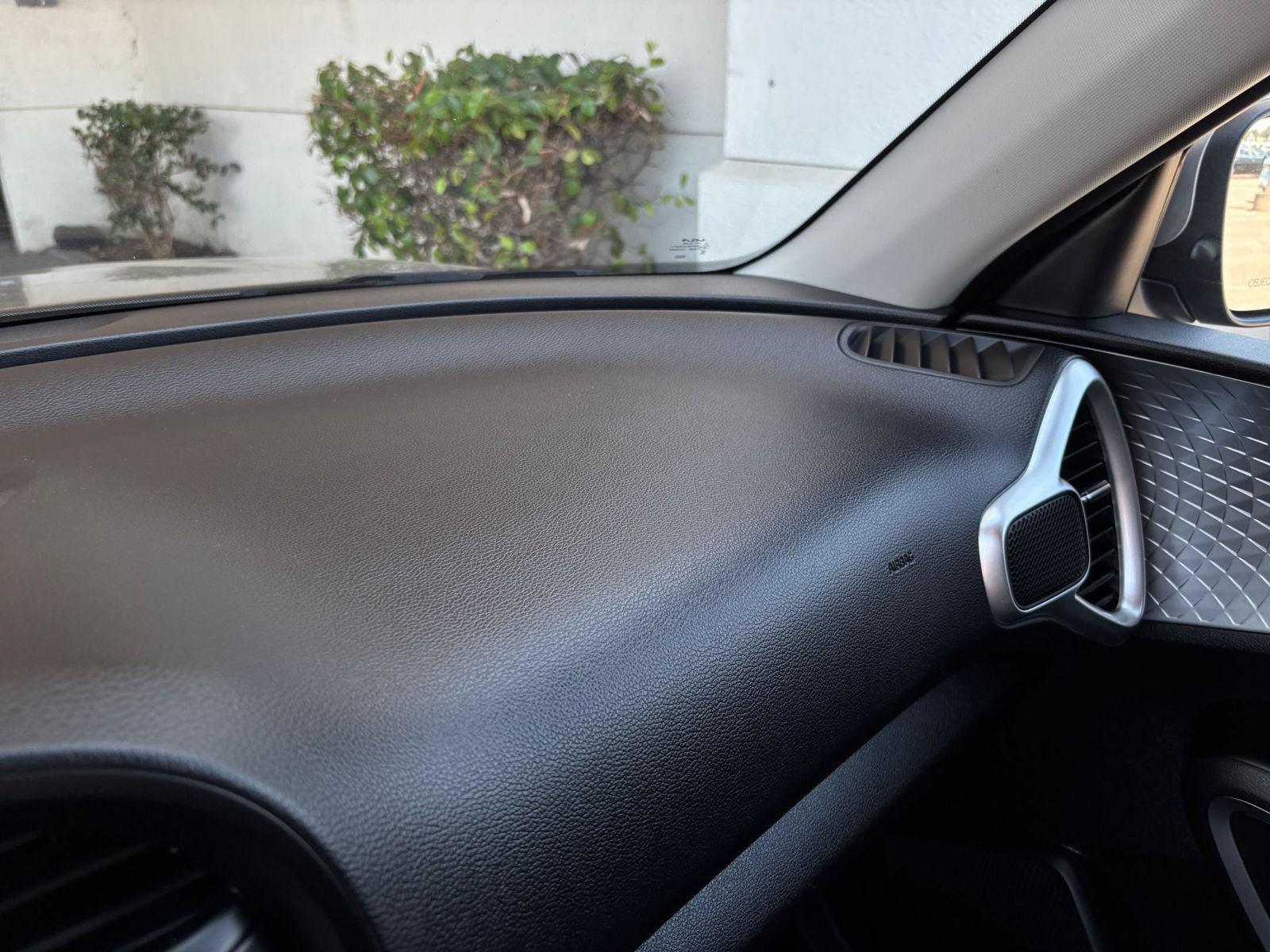 Used 2025 Kia Soul LX w/ LX Technology Package FWD image 28