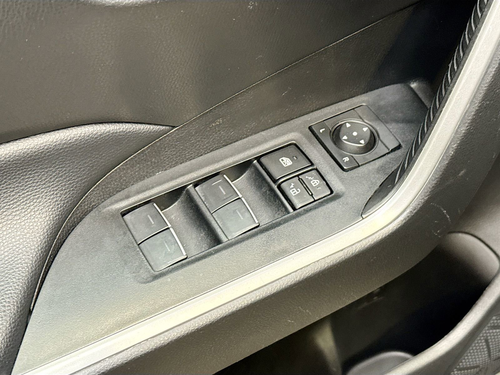 Used 2024 Toyota RAV4 XLE FWD image 20