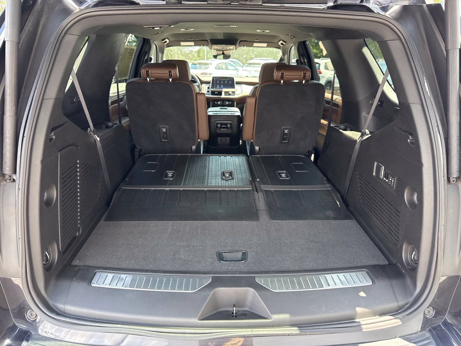 Used 2023 Chevrolet Tahoe High Country AWD/4WD image 12