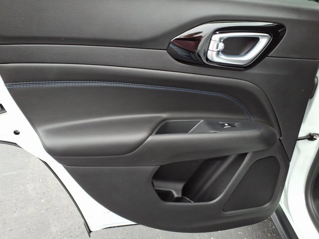 New 2026 Jeep Compass Latitude image 10