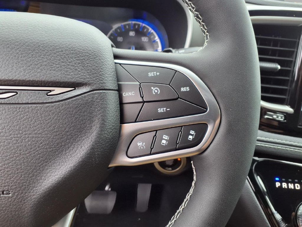 New 2027 Chrysler Pacifica Select AWD/4WD image 13
