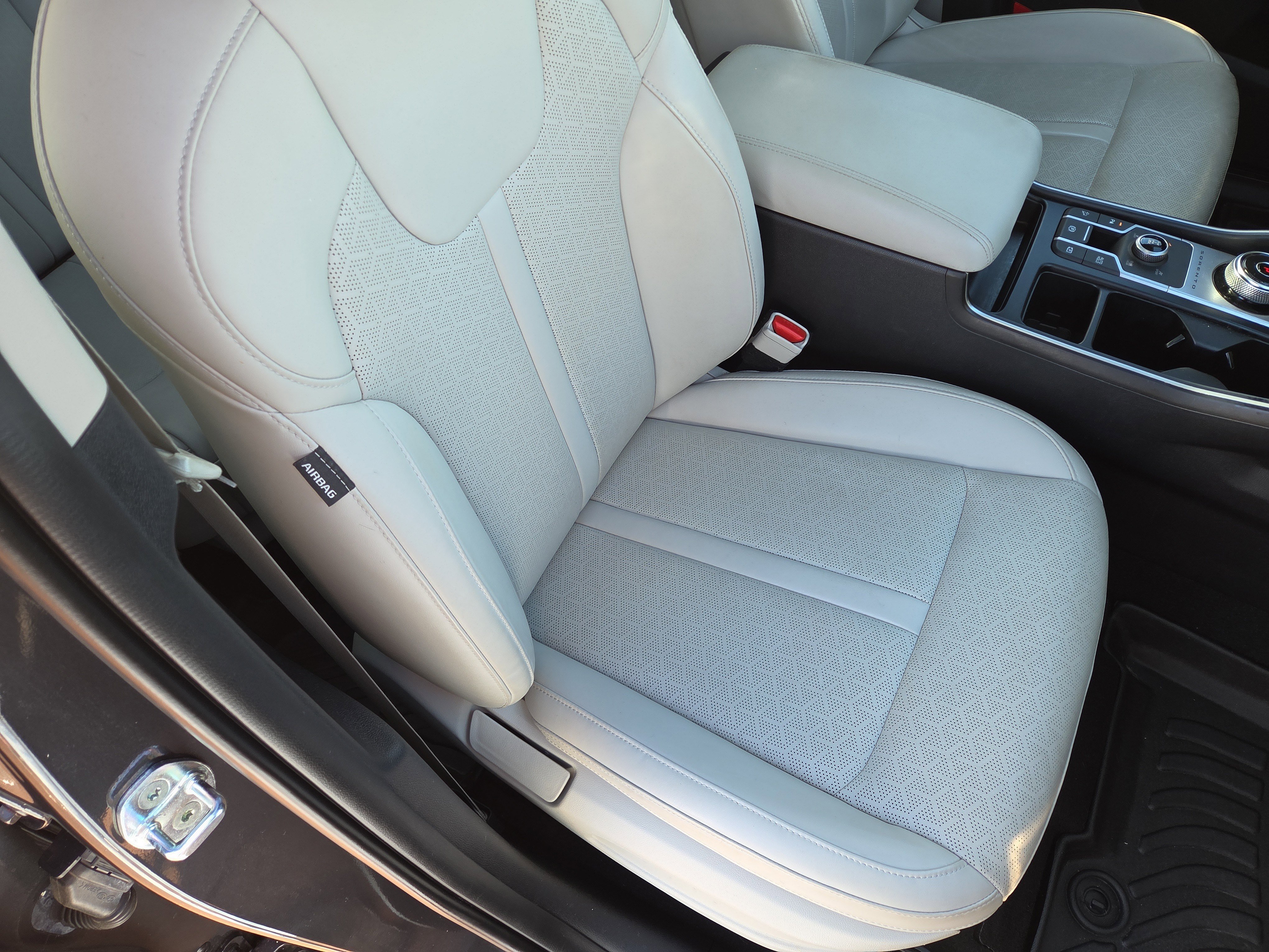 Used 2022 Kia Sorento EX w/ Panoramic Sunroof Package image 16