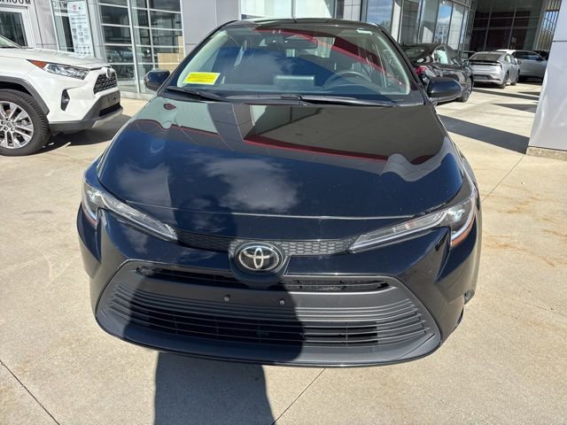 Used 2023 Toyota Corolla LE image 2