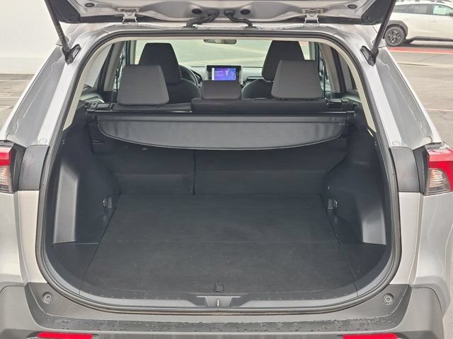 Used 2025 Toyota RAV4 XLE AWD/4WD image 10