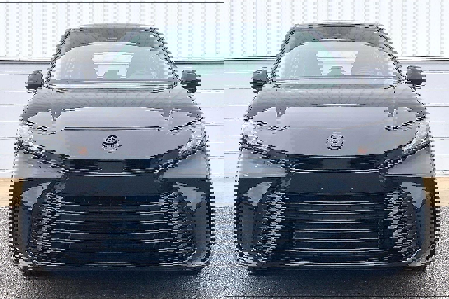 Used 2025 Toyota Camry LE w/ Convenience Package image 3