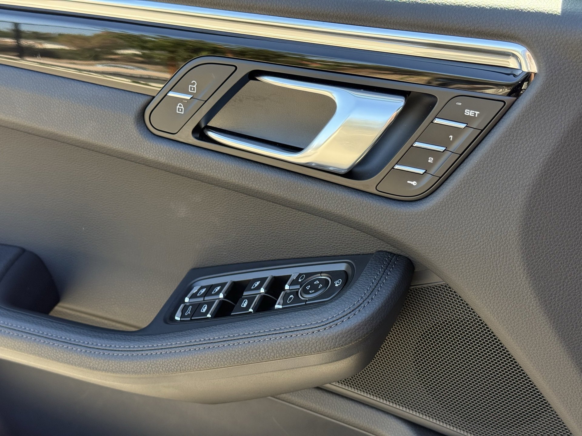 Used 2025 Porsche Macan image 27