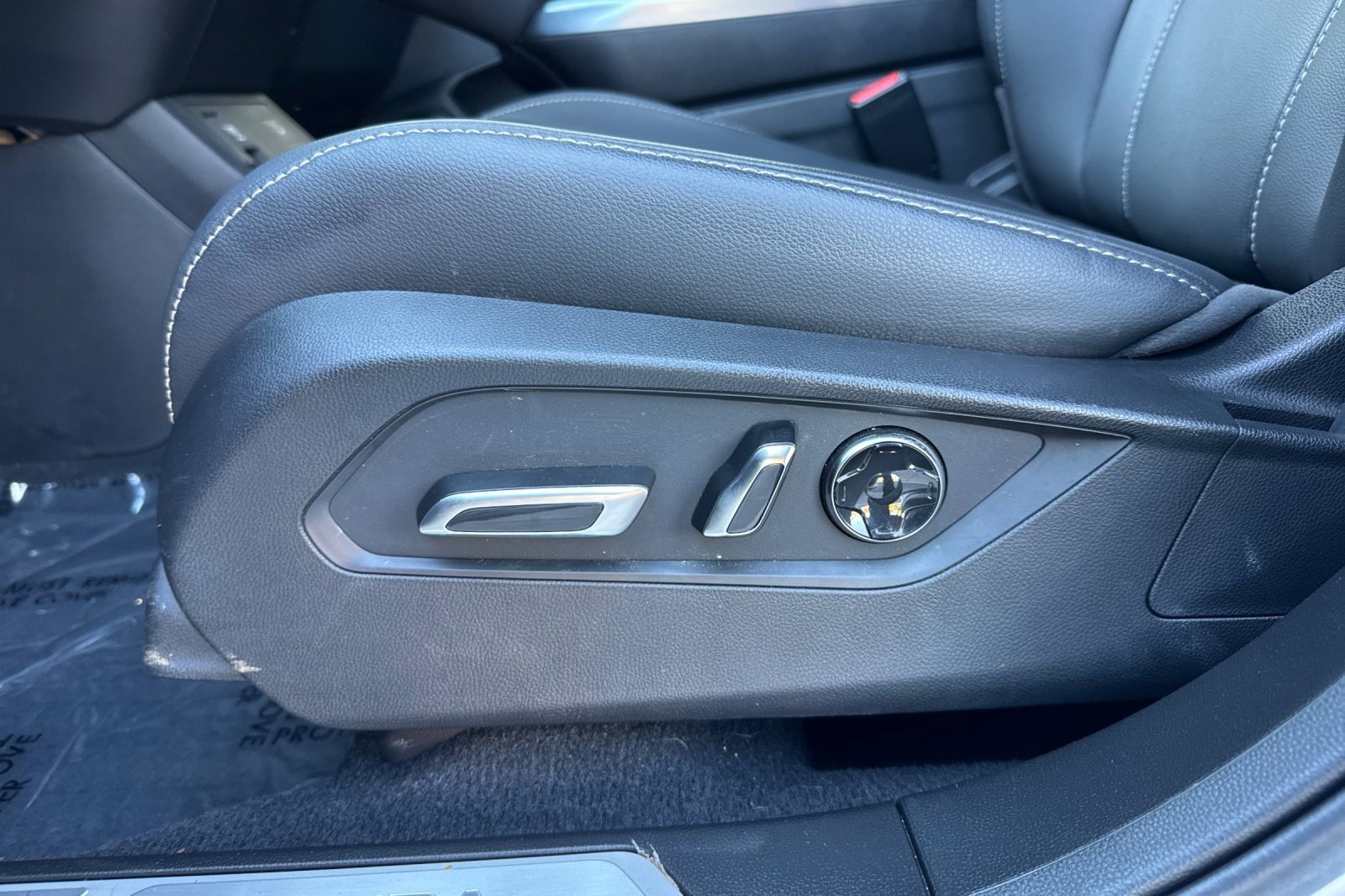 Used 2025 Acura RDX SH-AWD image 15