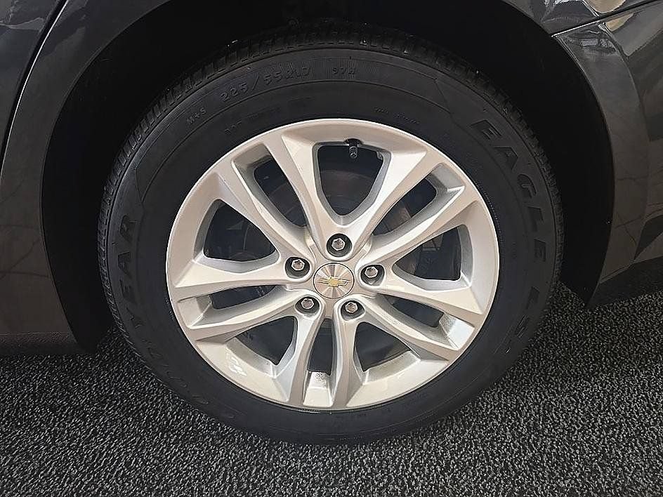 Used 2017 Chevrolet Malibu LT FWD image 37