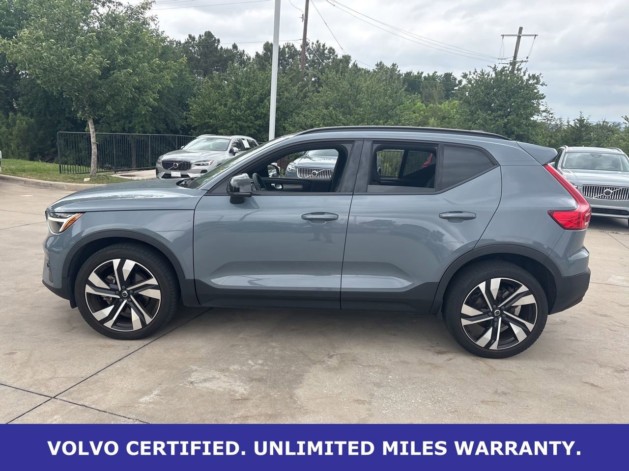 Certified 2023 Volvo XC40 B5 Plus w/ Climate Package image 8