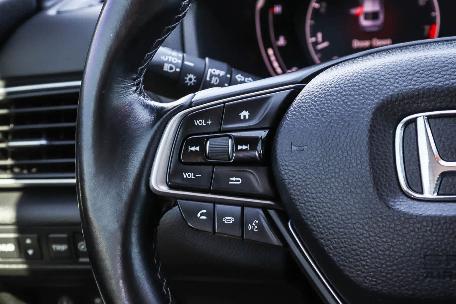 Used 2018 Honda Accord Touring image 18