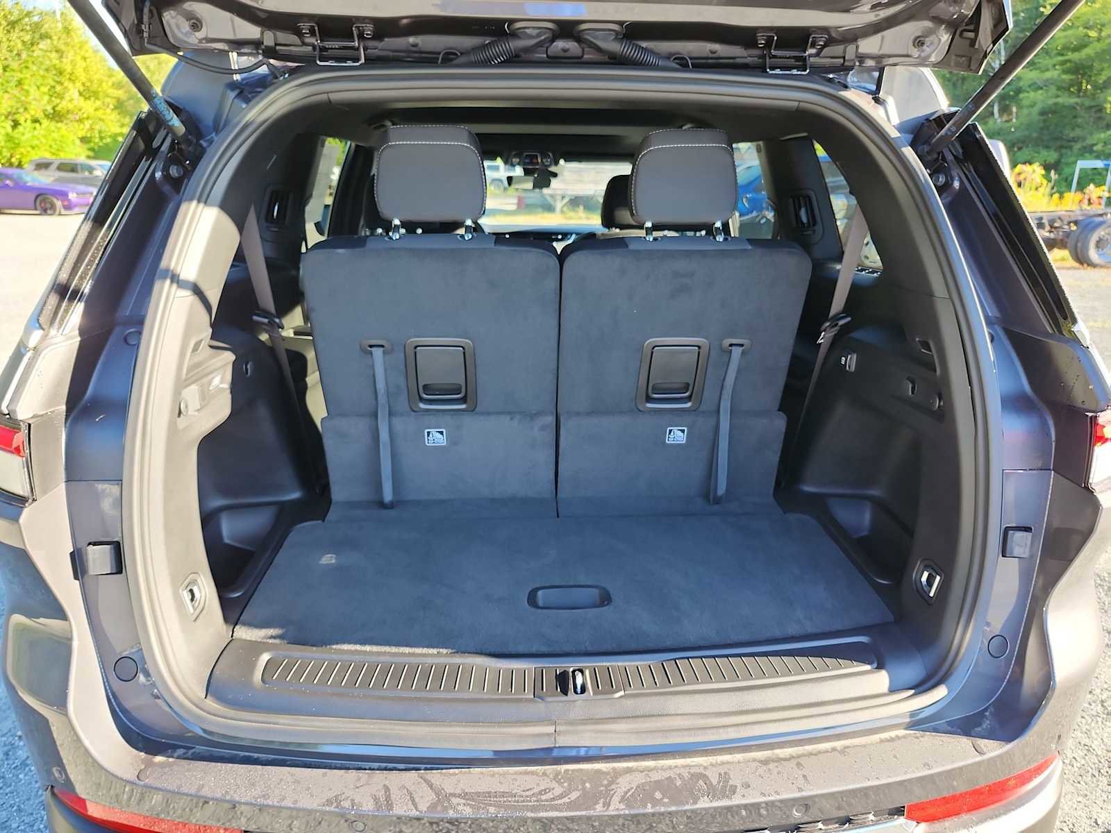 New 2025 Jeep Grand Cherokee L Laredo image 17