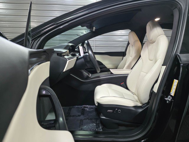 Used 2023 Tesla Model X Plaid image 13
