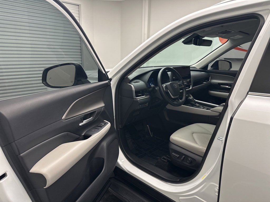 Used 2024 Toyota Grand Highlander XLE image 5