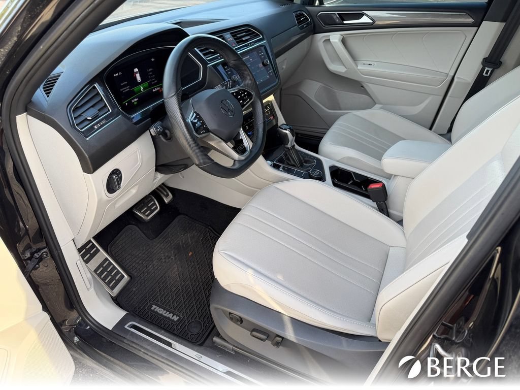 Used 2022 Volkswagen Tiguan SE R-Line AWD/4WD image 11