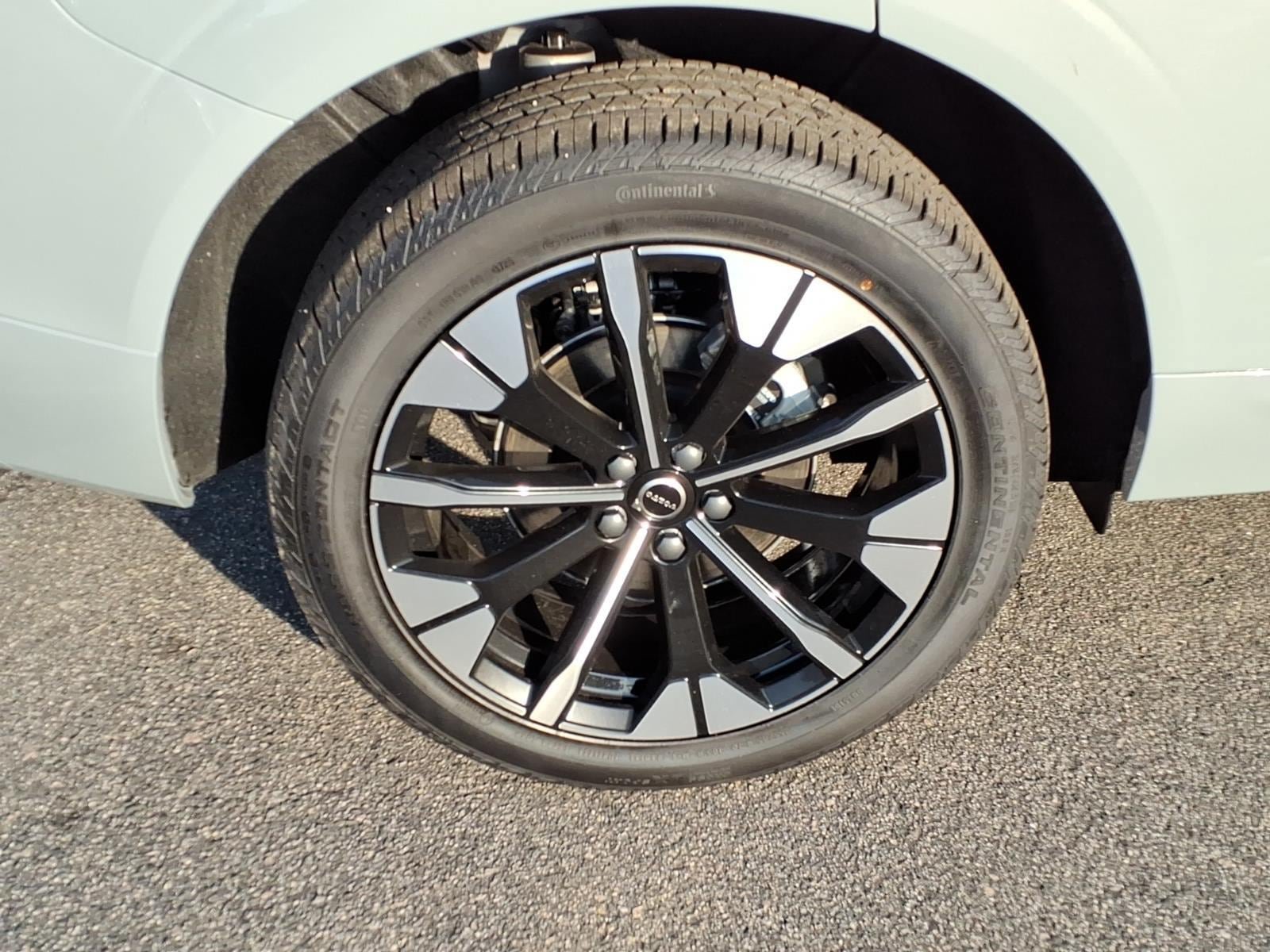 New 2026 Volvo XC60 B5 Plus w/ Protection Package Premier AWD/4WD image 8