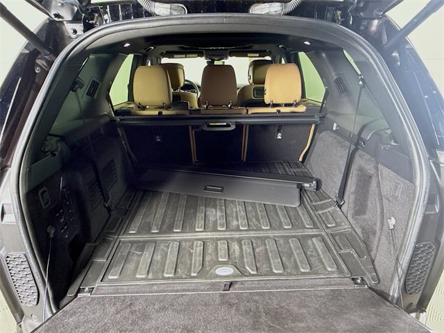 Used 2023 Land Rover Discovery Metropolitan Edition image 28