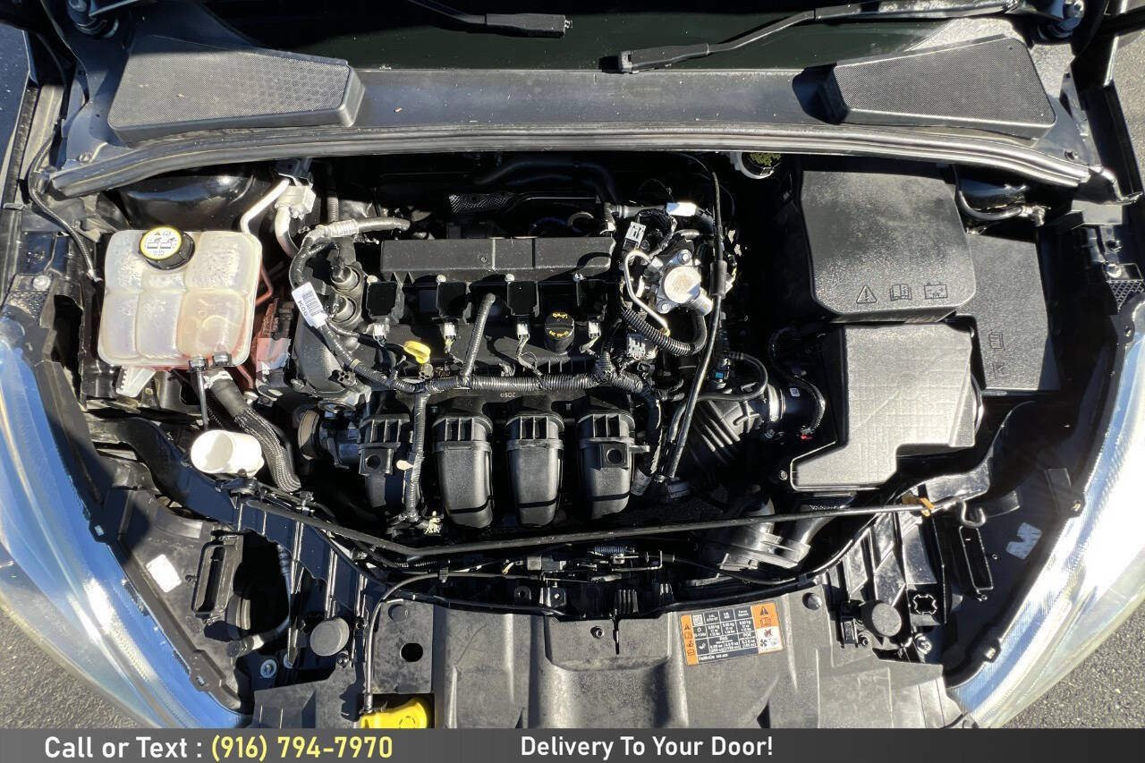 Used 2016 Ford Focus Titanium FWD image 12