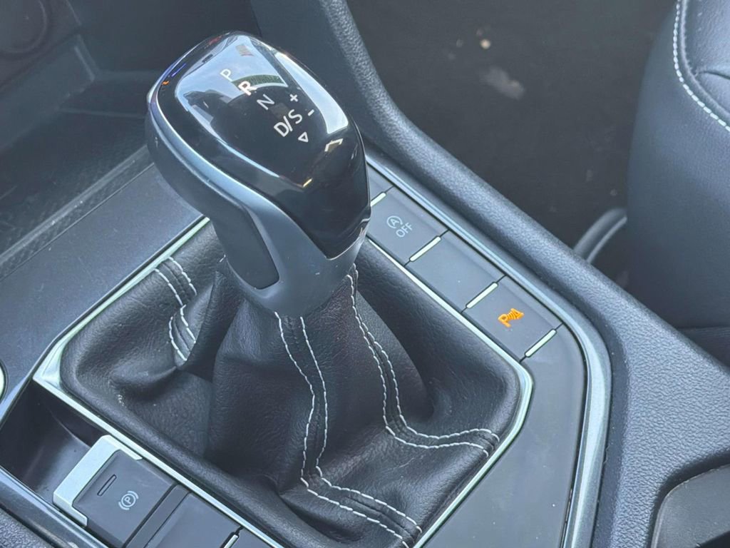 Used 2023 Volkswagen Tiguan SE R-Line image 18
