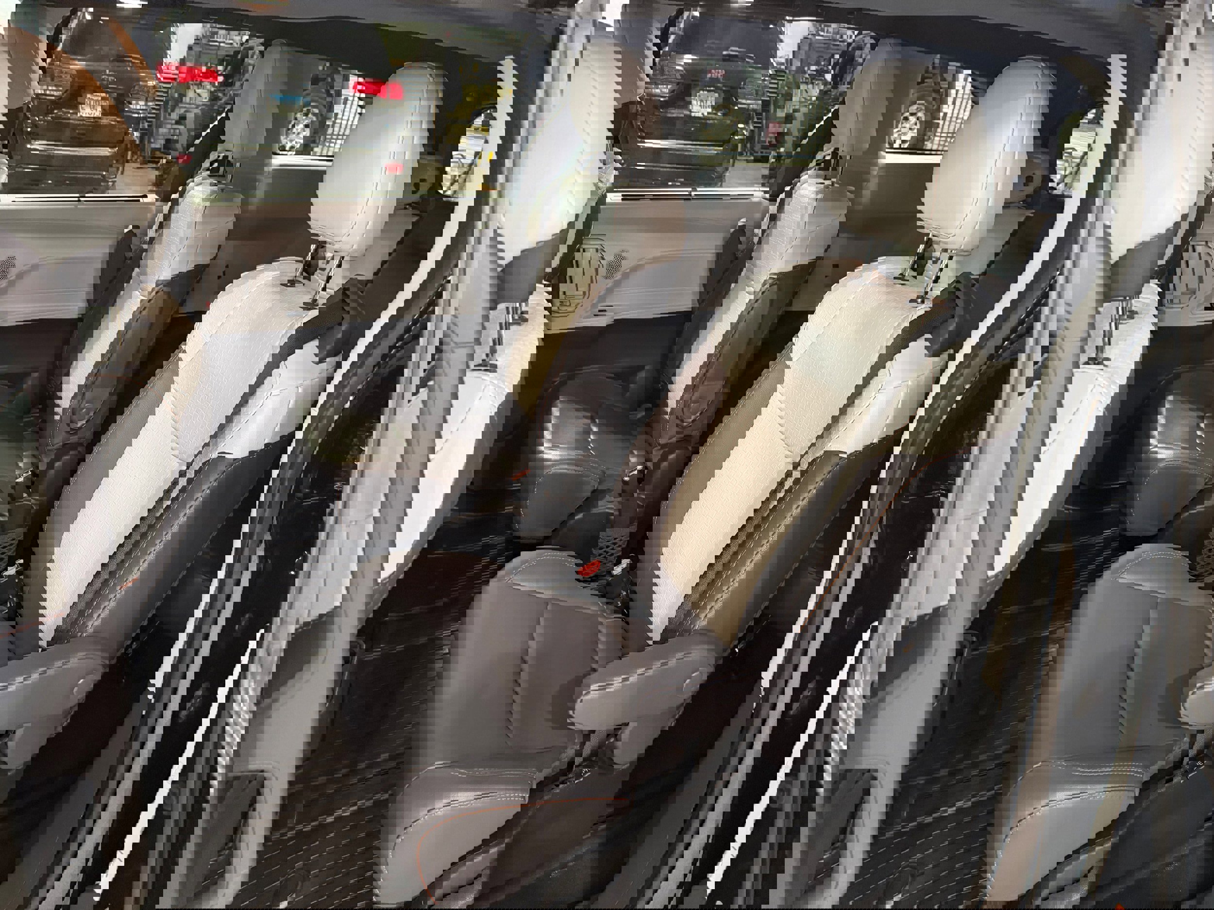 Used 2022 Toyota Sienna XSE w/ XSE Plus Package image 28