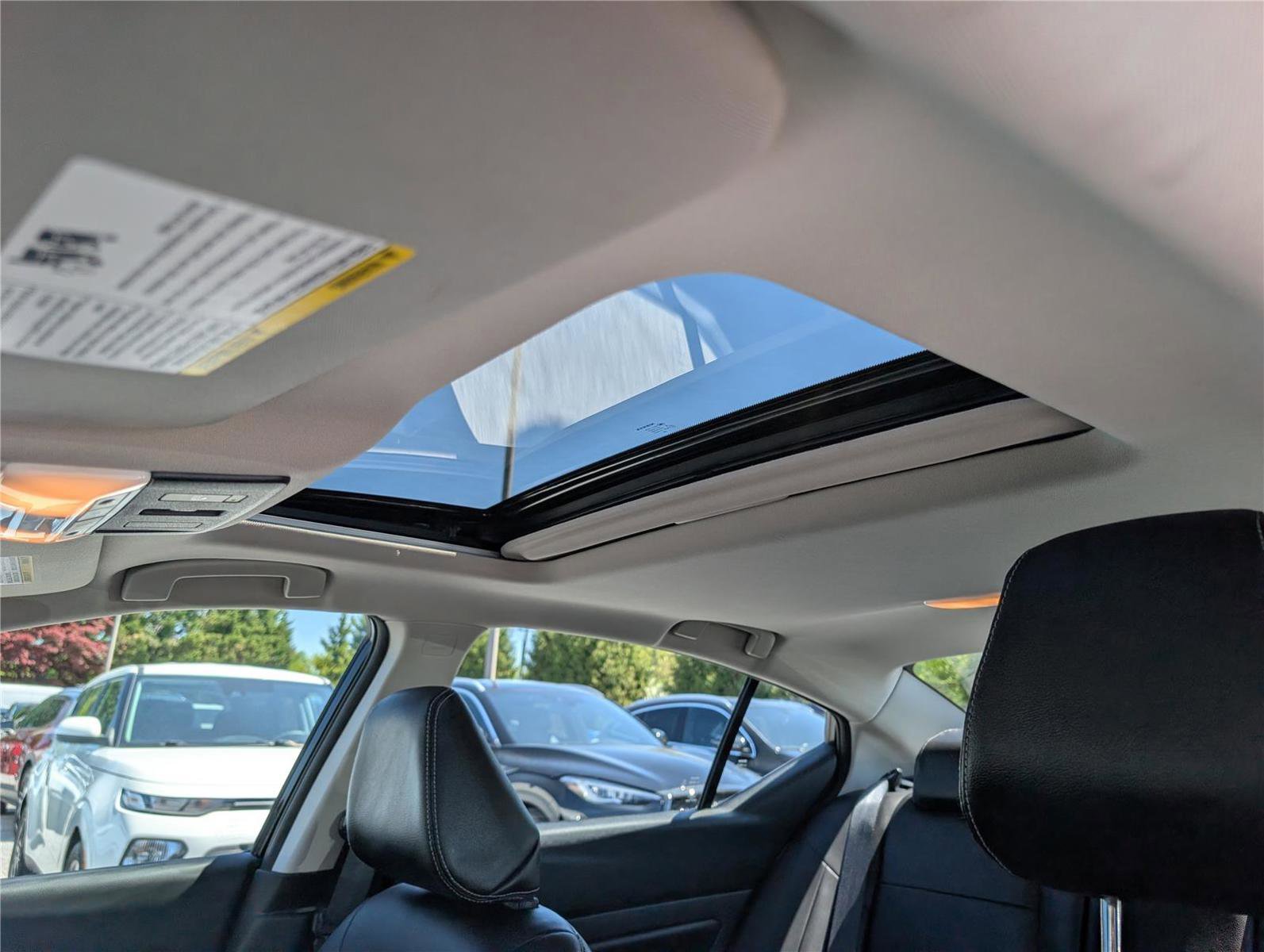 Used 2024 Nissan Altima 2.5 SL FWD image 29