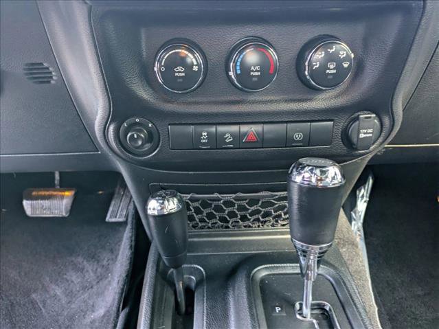 Used 2018 Jeep Wrangler Unlimited Sahara w/ Connectivity Group image 16