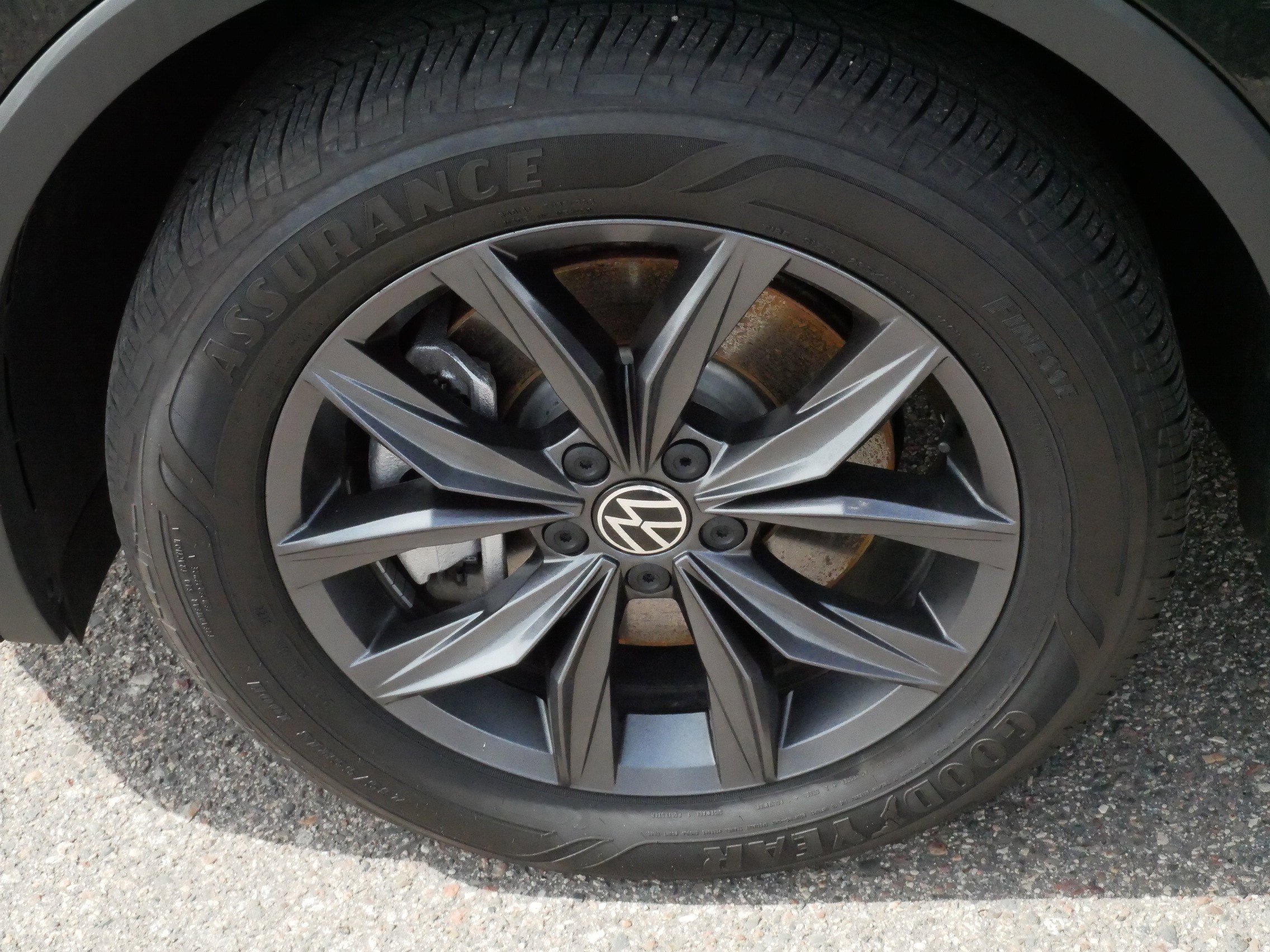 Certified 2023 Volkswagen Tiguan SE w/ Panoramic Sunroof Package image 15