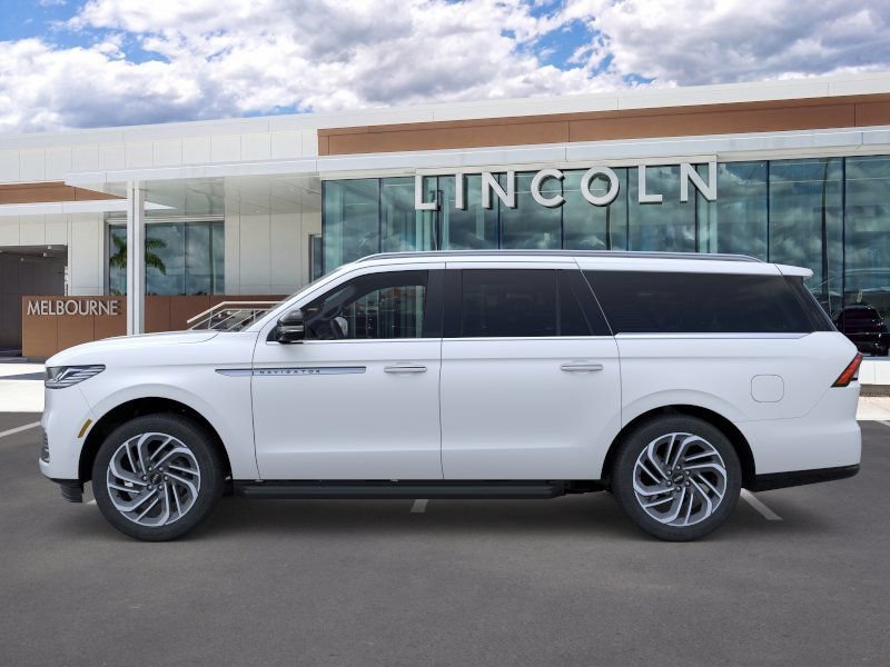New 2026 Lincoln Navigator L Premier AWD/4WD image 3