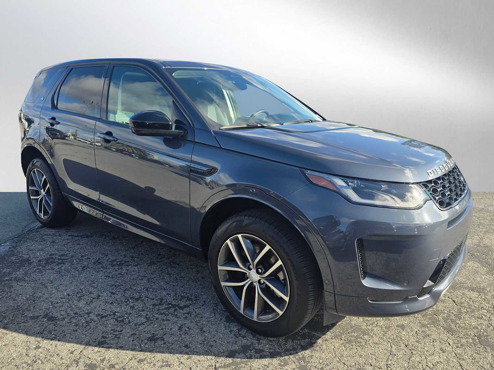 Used 2025 Land Rover Discovery Sport S image 7