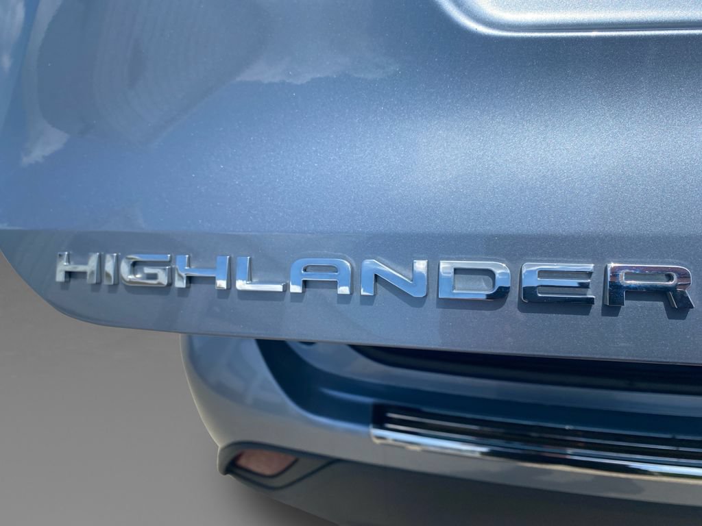 Used 2021 Toyota Highlander XLE AWD/4WD image 17
