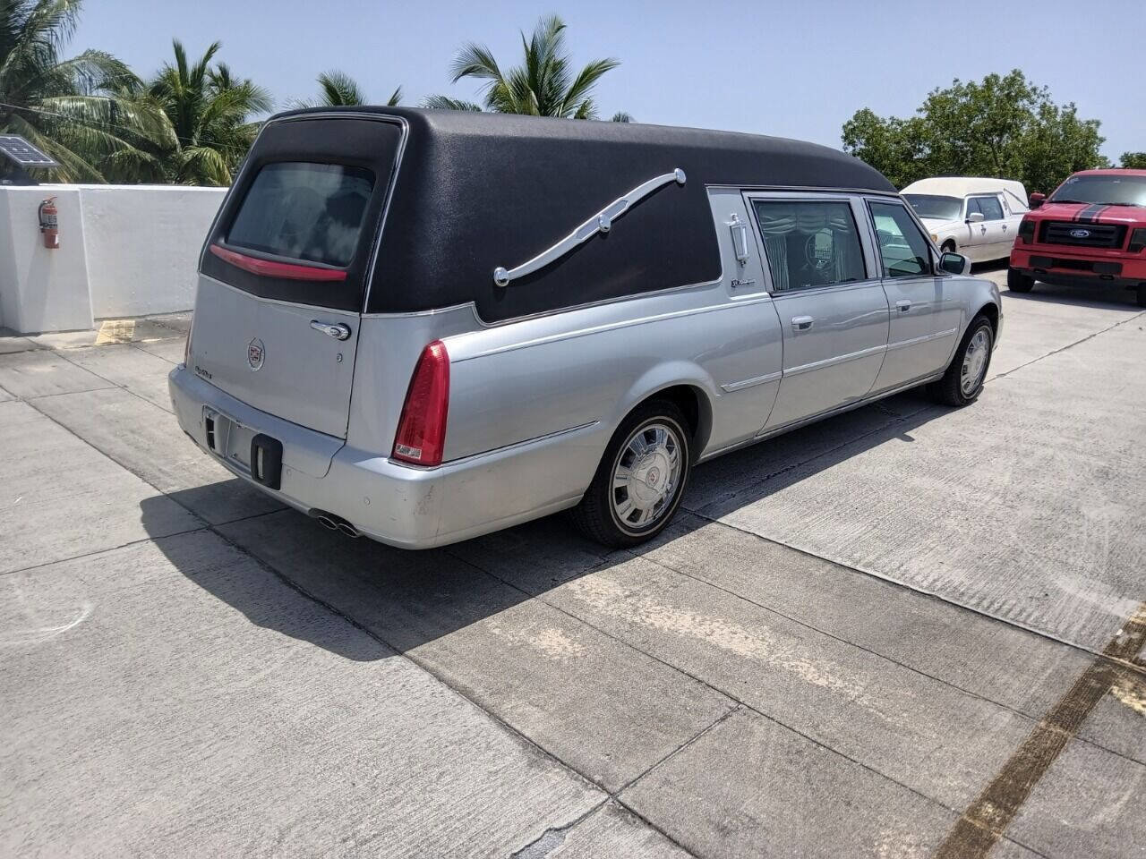 Used 2011 Cadillac DTS Hearse image 5