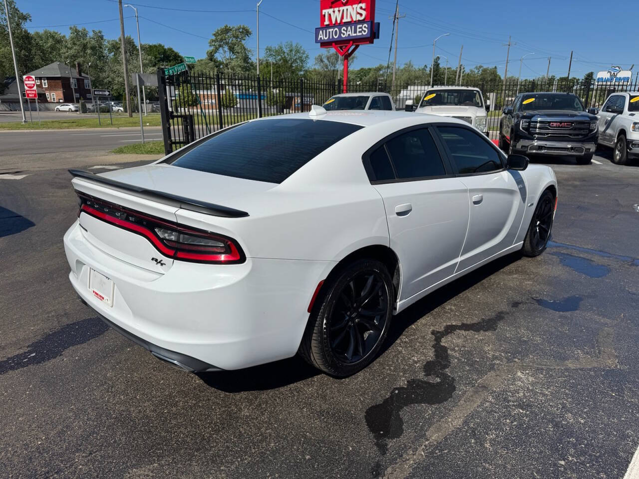 Used 2017 Dodge Charger R/T w/ Blacktop Package RWD image 5