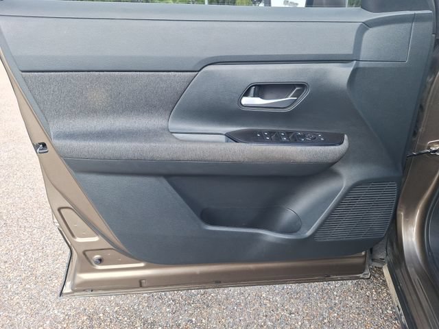 Certified 2025 Nissan Kicks SV w/ Charging Package FWD image 11