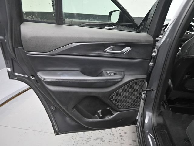 Used 2024 Jeep Grand Cherokee Laredo AWD/4WD image 14
