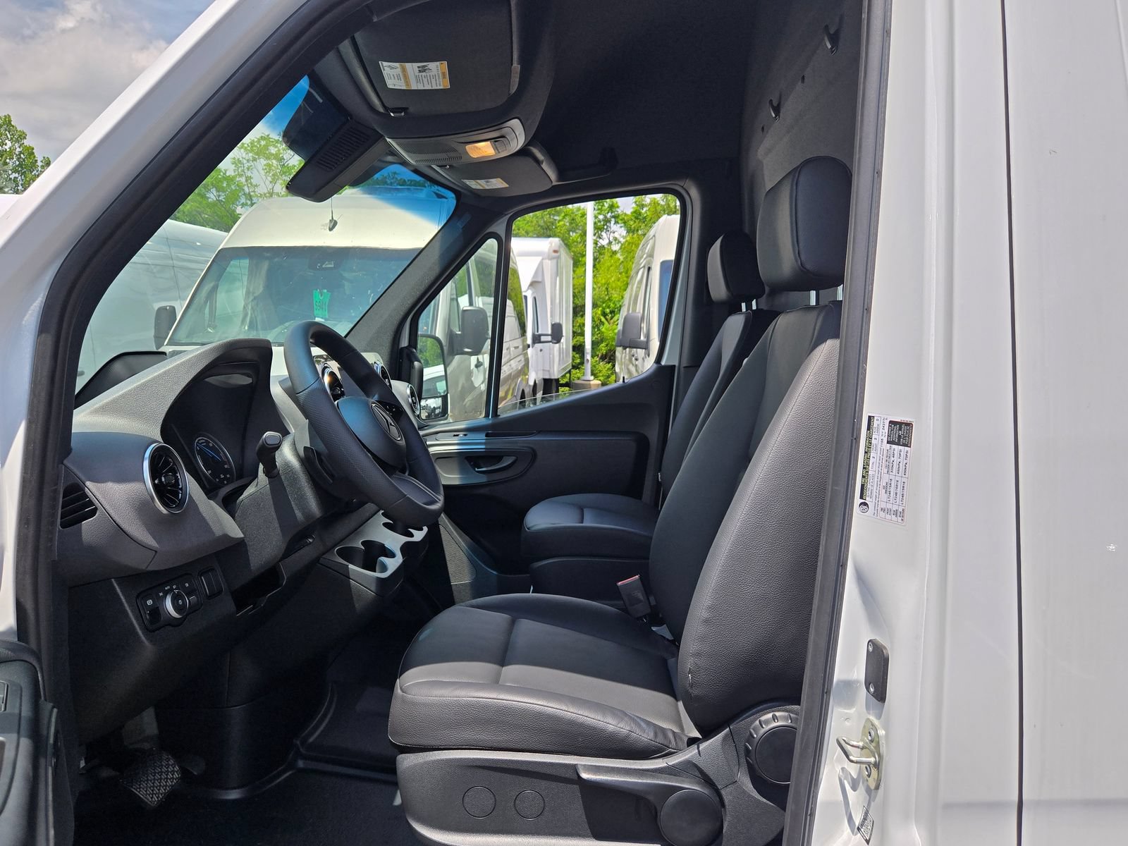 New 2025 Mercedes-Benz eSprinter 170 Cargo image 12