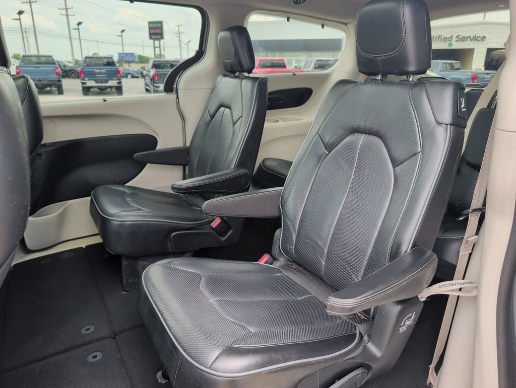 Used 2018 Chrysler Pacifica Limited FWD image 20