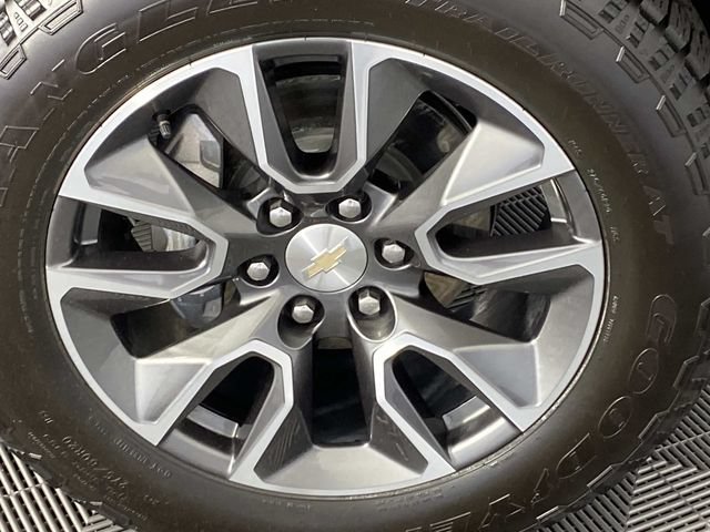 Used 2024 Chevrolet Silverado 1500 LT AWD/4WD image 29