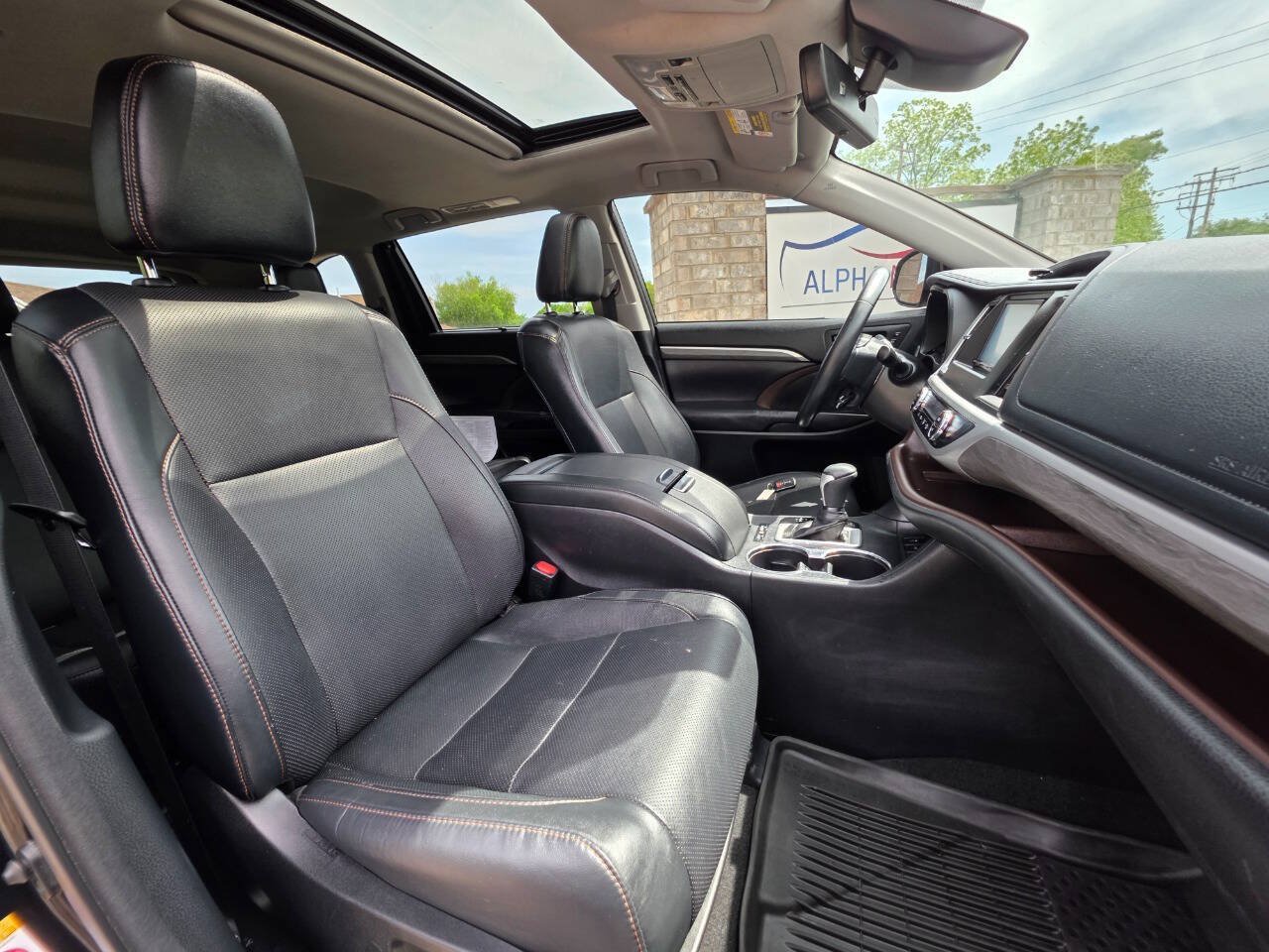 Used 2017 Toyota Highlander Limited AWD/4WD image 9